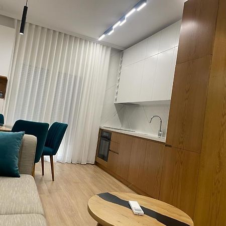City Center Apartment Kafe Flora Tirana Esterno foto