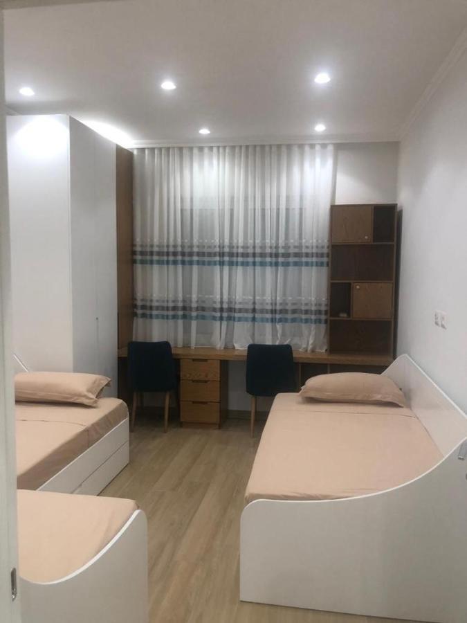 City Center Apartment Kafe Flora Tirana Esterno foto