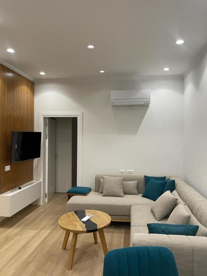 City Center Apartment Kafe Flora Tirana Esterno foto