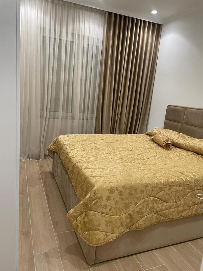 City Center Apartment Kafe Flora Tirana Esterno foto