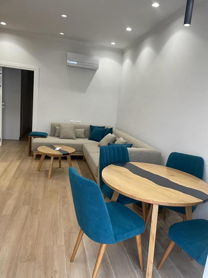 City Center Apartment Kafe Flora Tirana Esterno foto