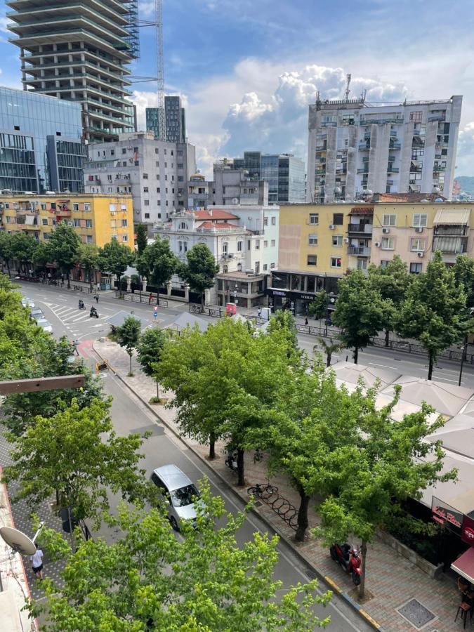 City Center Apartment Kafe Flora Tirana Esterno foto