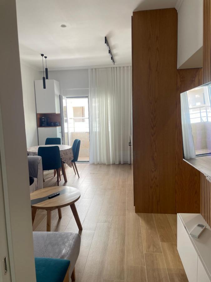 City Center Apartment Kafe Flora Tirana Esterno foto