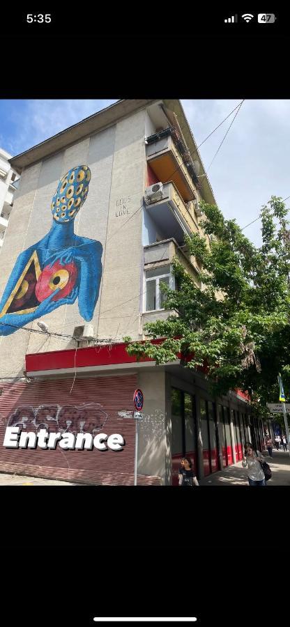 City Center Apartment Kafe Flora Tirana Esterno foto