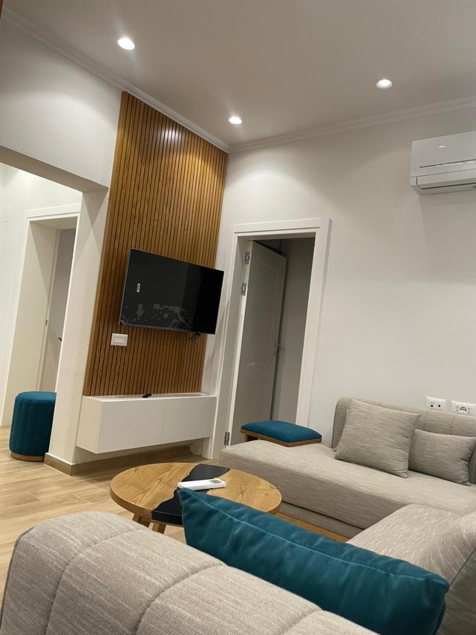 City Center Apartment Kafe Flora Tirana Esterno foto